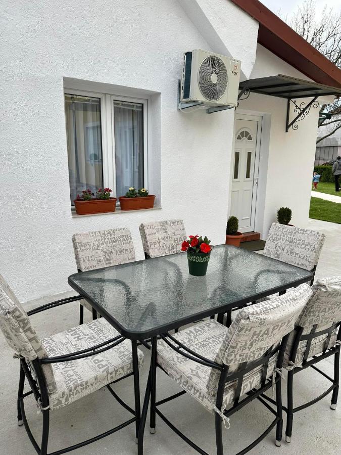 Apartmani Emily & Jully Nikšić Dış mekan fotoğraf