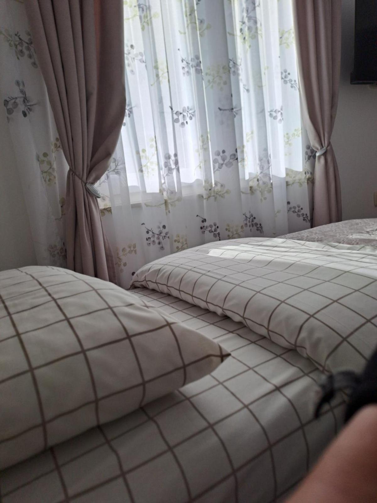 Apartmani Emily & Jully Nikšić Dış mekan fotoğraf